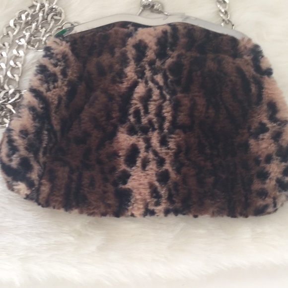 APT 9 faux fur bag with silver chain strap - Picture 4 of 8